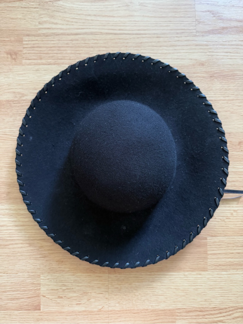 BCBGeneration Black 100% Wool Wide Brim Whipstitch Hat OS